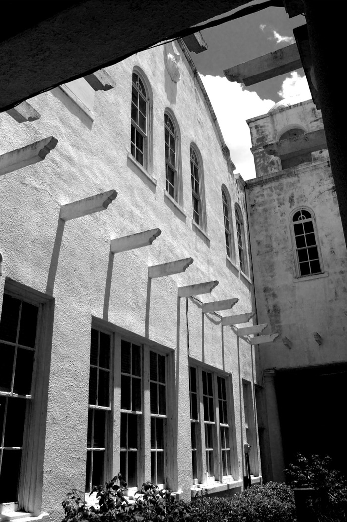 Sligh Blvd Courtyard